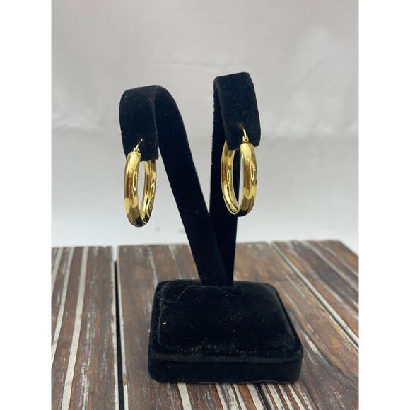 Women's Gold Tone Earrings Quality Beautiful - Picture 2 of 6
